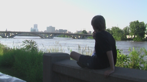 Watching rising Cedar River from 16th Avenue SW on June 10, 2008. (Cindy Hadish photo)